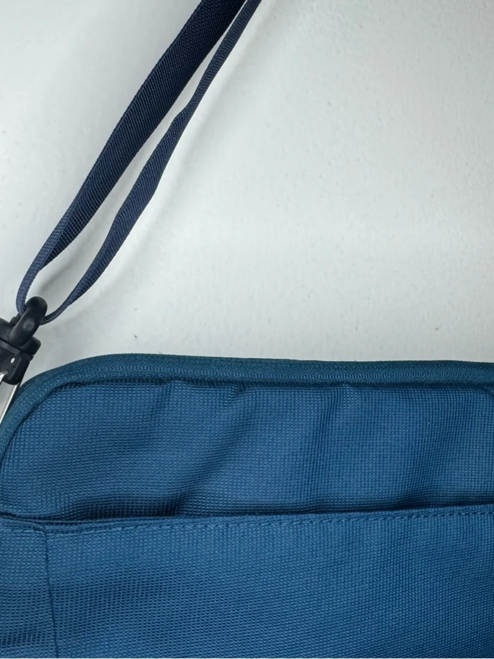 STM Blazer Padded Laptop Electronics Case Bag Storm Blue 9 X 13 EUC Messenger